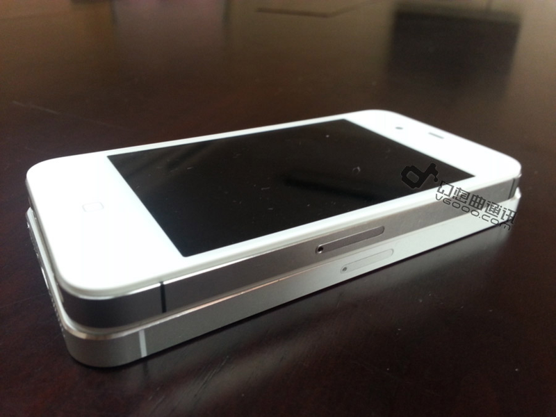 Illustration for article titled First Video of an iPhone 5 Booting Up